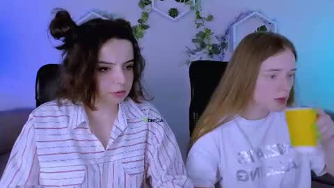mia_mooon_ online show from 07-28-26, 08:54