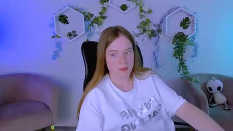 mia_mooon_ online show from 07-28-26, 12:48
