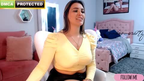 Snapshot of mia_moretz1 chatting on 01-28-25, 08:15 Mia online show from 01-28-25, 08:15