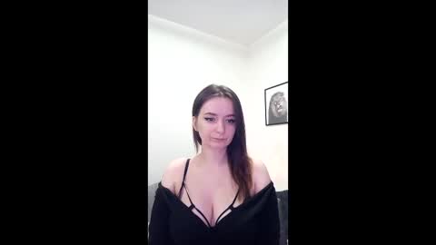 Mia online show from 02-08-26, 09:13