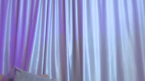 Mia online show from 04-24-26, 11:34