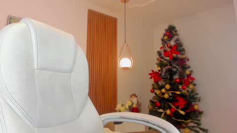 Snapshot of mia_nevaeh chatting on 12-17-24, 09:05 Mia Nevaeh - follow me online show from 12-17-24, 09:05