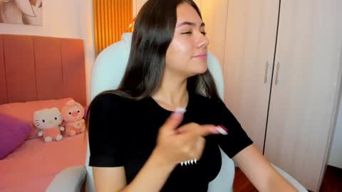 Snapshot of mia_nevaeh chatting on 01-07-25, 11:24 Mia Nevaeh - follow me online show from 01-07-25, 11:24