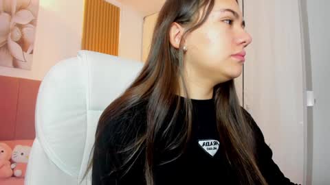 Snapshot of mia_nevaeh chatting on 01-11-25, 08:10 Mia Nevaeh - follow me online show from 01-11-25, 08:10