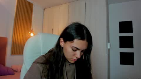 Snapshot of mia_nevaeh chatting on 01-12-25, 08:25 Mia Nevaeh - follow me online show from 01-12-25, 08:25