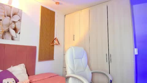 Snapshot of mia_nevaeh chatting on 10-19-25, 08:09 Mia Nevaeh - follow me online show from 10-19-25, 08:09