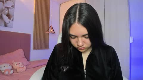 Snapshot of mia_nevaeh chatting on 10-21-25, 08:42 Mia Nevaeh - follow me online show from 10-21-25, 08:42