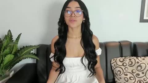 mia_petite72 online show from 09-20-25, 09:38