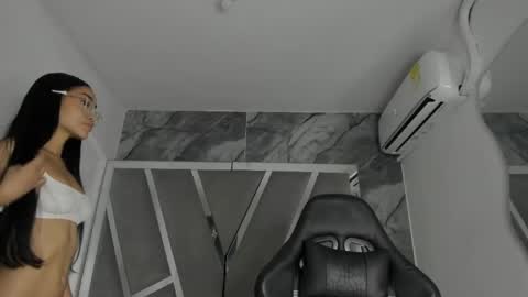 mia_petiteht online show from 06-06-26, 08:57