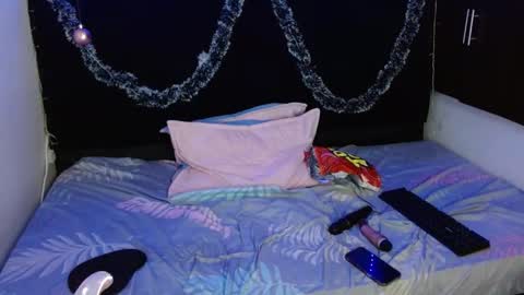 Mia  online show from 12-30-24, 07:21