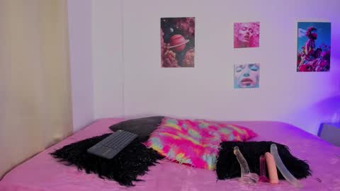 mia_purplee online show from 10-21-25, 03:18