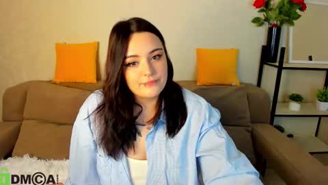 Mia online show from 10-03-25, 01:13