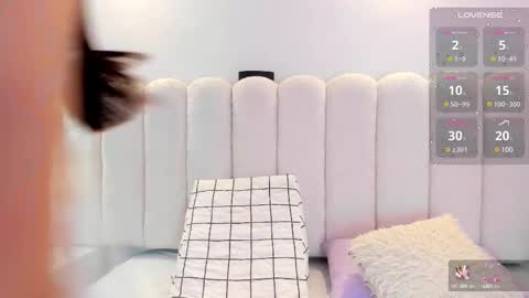 Snapshot of mia_rom chatting on 02-21-25, 12:28 Mia online show from 02-21-25, 12:28