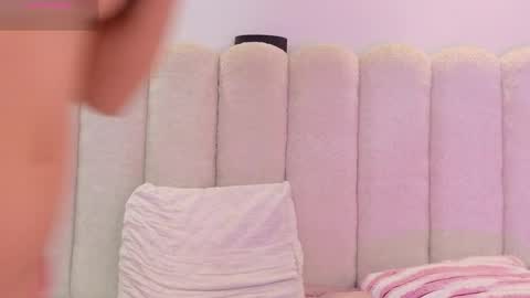 Mia online show from 02-21-26, 12:28