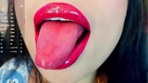 Snapshot of mia_roux1 chatting on 11-10-25, 06:29 Mia online show from 11-10-25, 06:29