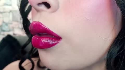 Snapshot of mia_roux1 chatting on 11-21-25, 07:01 Mia online show from 11-21-25, 07:01