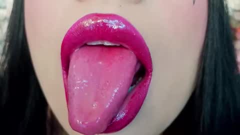 Snapshot of mia_roux1 chatting on 11-23-25, 05:57 Mia online show from 11-23-25, 05:57