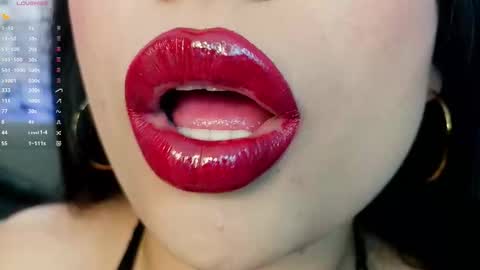 Snapshot of mia_roux1 chatting on 12-01-25, 11:10 Mia online show from 12-01-25, 11:10