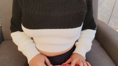 Snapshot of mia_roux13 chatting on 12-29-24, 07:22 Mia Roux online show from 12-29-24, 07:22