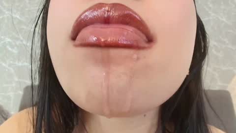 Snapshot of mia_roux13 chatting on 01-06-25, 10:26 Mia Roux online show from 01-06-25, 10:26