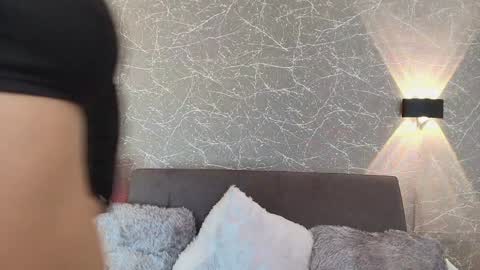 Snapshot of mia_roux13 chatting on 01-19-25, 07:15 Mia Roux online show from 01-19-25, 07:15