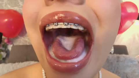 Snapshot of mia_roux13 chatting on 02-16-25, 01:14 Mia Roux online show from 02-16-25, 01:14