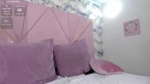 Mia online show from 04-15-26, 04:52