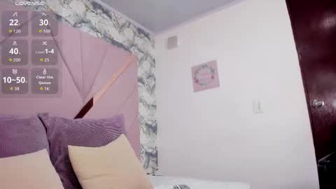 Mia online show from 04-29-26, 04:38