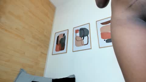 Mia online show from 10-25-25, 07:19