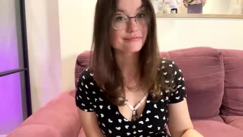 Mia online show from 09-26-25, 04:05