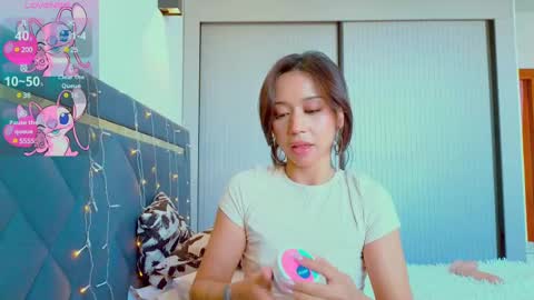 Mia online show from 02-11-25, 06:19