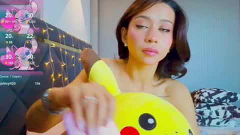 Mia online show from 03-10-25, 12:37