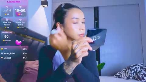 Mia online show from 10-17-25, 03:36