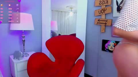 Snapshot of mia_skys chatting on 09-18-25, 12:07 Mia online show from 09-18-25, 12:07