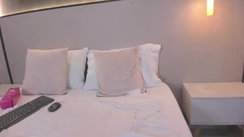 M I A online show from 03-11-26, 12:22