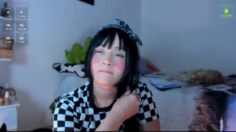 Mia  online show from 10-28-25, 02:48