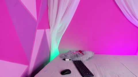 Mia online show from 11-27-25, 11:56