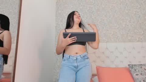 Mia online show from 09-24-25, 11:46