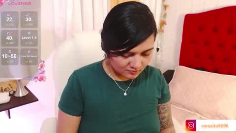 Snapshot of mia_traveluxe chatting on 09-16-25, 01:28 Mia  online show from 09-16-25, 01:28