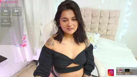 Snapshot of mia_traveluxe chatting on 09-26-25, 02:48 Mia  online show from 09-26-25, 02:48