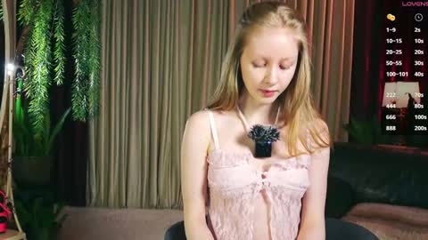 Snapshot of mia_vebes chatting on 11-19-25, 02:50 Mia online show from 11-19-25, 02:50