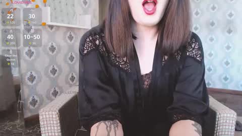 mia_wallase online show from 11-26-25, 08:04