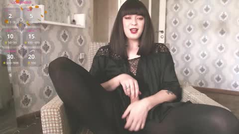mia_wallase online show from 11-28-25, 02:31