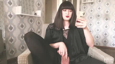 mia_wallase online show from 04-19-26, 07:40