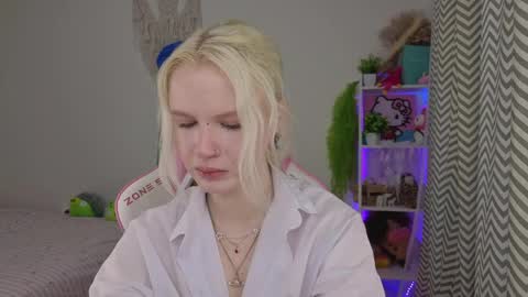 Mia online show from 04-28-26, 03:22