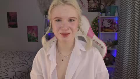 Snapshot of mia_waterlily chatting on 06-02-26, 03:19 Mia online show from 06-02-26, 03:19