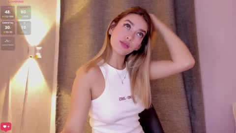 Mia White  online show from 10-27-25, 01:04