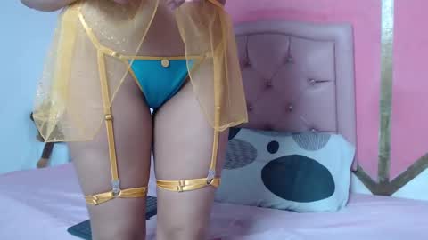 Mia online show from 10-31-25, 11:55