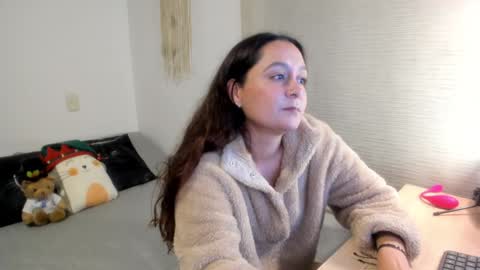 Snapshot of mia_xgray chatting on 12-19-24, 10:32 Mia online show from 12-19-24, 10:32