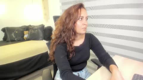 Snapshot of mia_xgray chatting on 10-14-25, 11:05 Mia online show from 10-14-25, 11:05